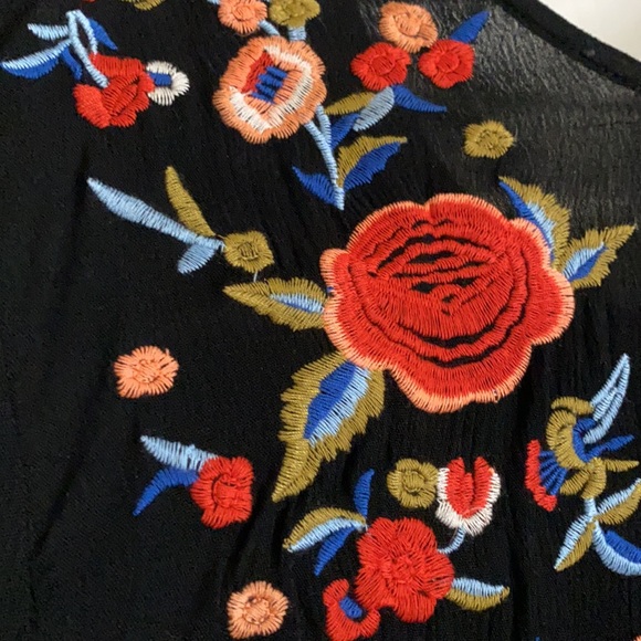 UMGEE Embroidered Tunic Top- Medium - Picture 5 of 5